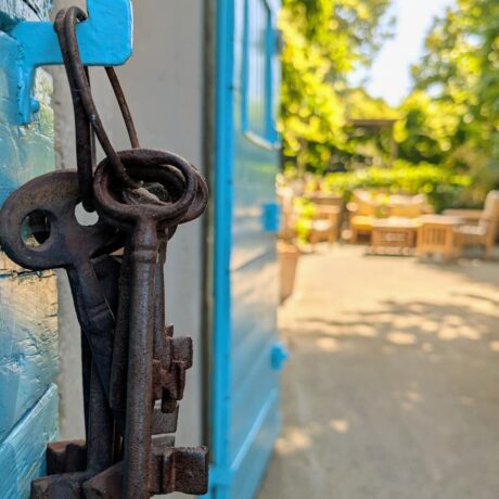 Les clés du gîte pendent aux volets