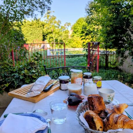 Le petit-déjeuner sur la terrasse